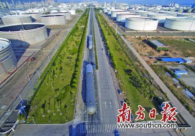 丙烯汽提塔運輸過程也需要高難度的技術。